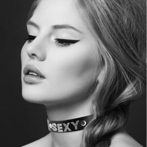 Zwarte leren SM-halsband met Sexy in strass - CC6050120010