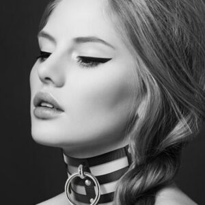 Zwart leren SM-halsband met drie riemen en zilverkleurige metalen ring - CC6060060010