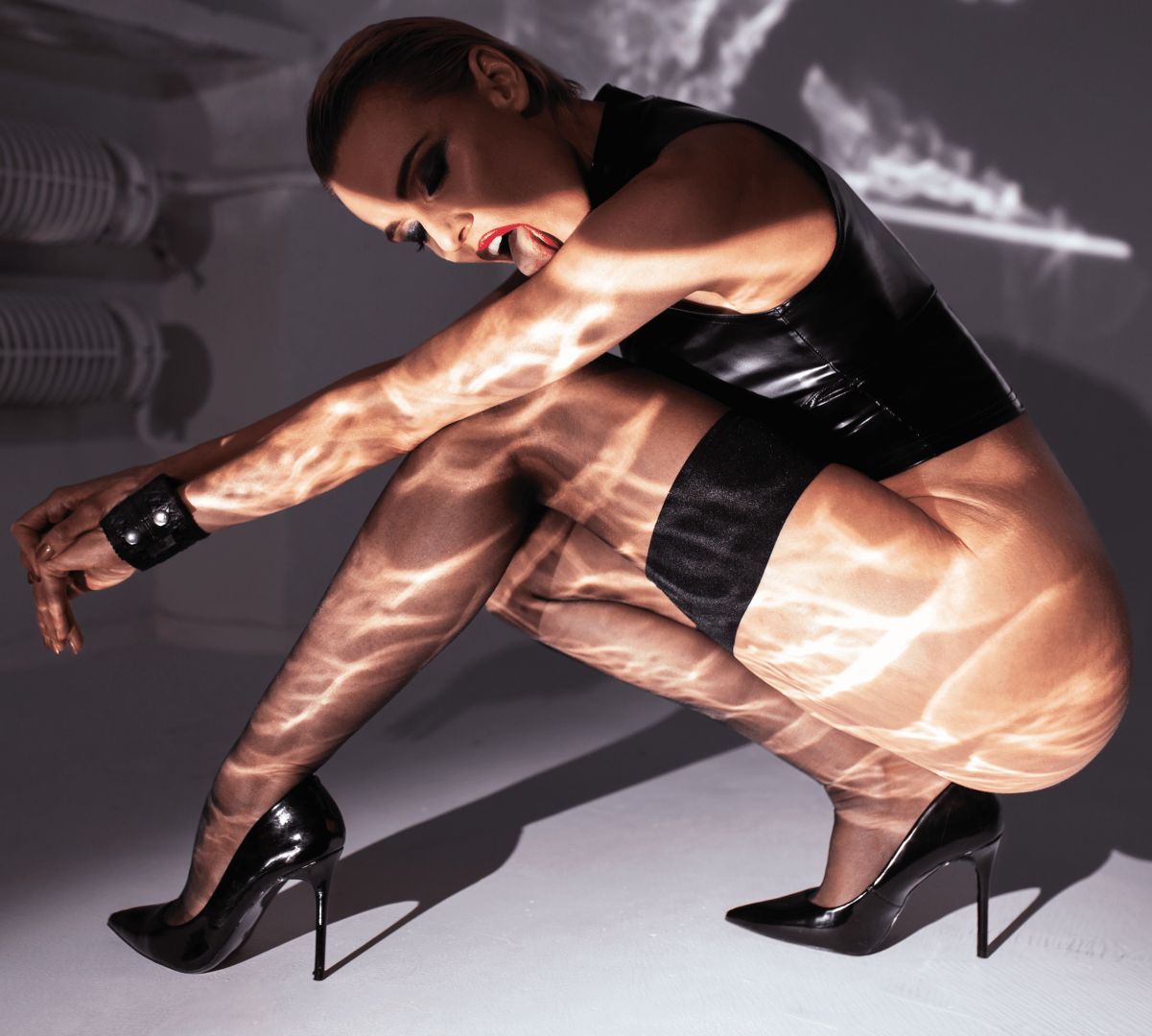 F324 Glam Top wetlook met vinyl corset - Afbeelding 4