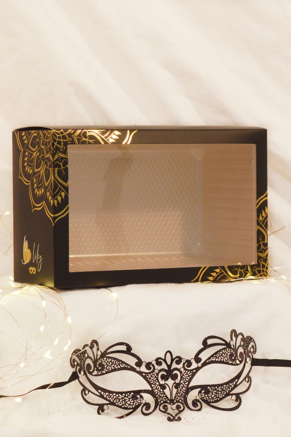 Venetiaans masker Gaia stijf zwart met strass - HMJ-061BK - Afbeelding 3
