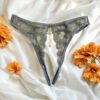 Grijze string met willekeurige kleur juweel en gouden ketting - PA05MGREY