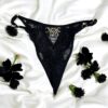 Zwarte kanten string met gouden diamantvormige juweel - PM01GBLK