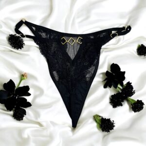 Zwarte kanten string met gouden diamantvormige juweel - PM01GBLK